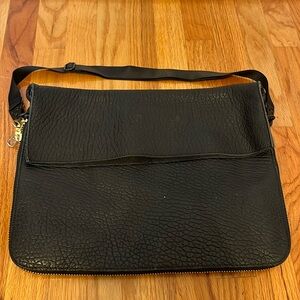 Ampersand as Apostrophe Messenger Bag